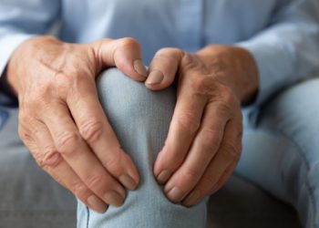Ψευδοουρική αρθρίτιδα: Τι είναι, συμπτώματα, αίτια και αντιμετώπιση