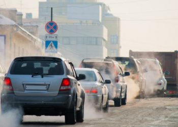 Η ατμοσφαιρική ρύπανση κόβει χρόνο απ’ τη ζωή μας. Τι δείχνει για την Ελλάδα νέα έρευνα