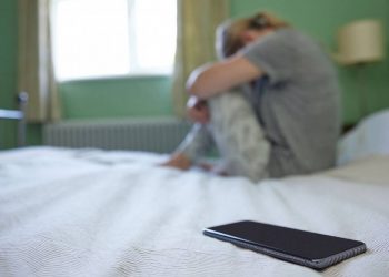Γιατί το διαδικτυακό μπούλινγκ είναι χειρότερο από τον φυσικό εκφοβισμό για τους εφήβους