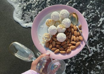 10 υγιεινά σνακ που θα απολαμβάνεις με τα παιδιά στην παραλία