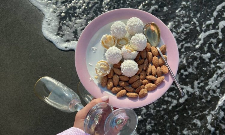 10 υγιεινά σνακ που θα απολαμβάνεις με τα παιδιά στην παραλία