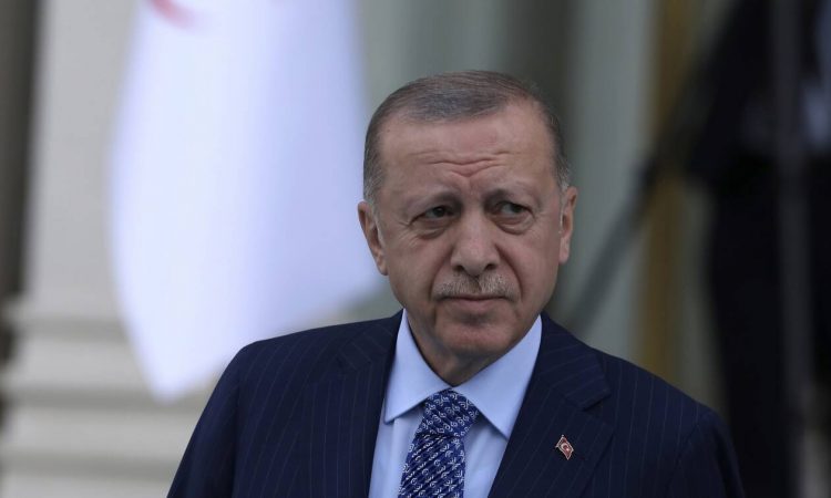 WSJ: Ο Ερντογάν χρησιμοποιεί την εισβολή στην Ουκρανία για παραχωρήσεις από τη Δύση