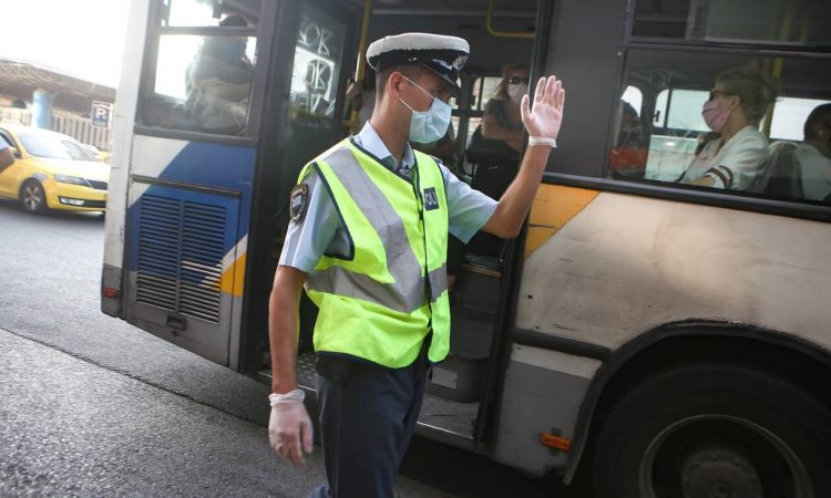 Χρήση μάσκας: Προσοχή! Πότε και πού πέφτει πρόστιμο 150 ή 300 ευρώ