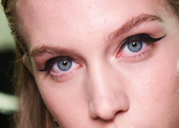 Πώς θα κάνετε το eyeliner σας να μείνει σταθερό για πολλές ώρες