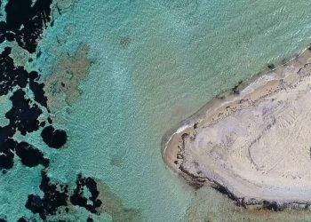 Το λιμάνι του Σαρωνικού που θυμίζει Μπαχάμες (video)
