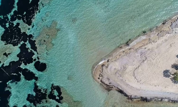 Το λιμάνι του Σαρωνικού που θυμίζει Μπαχάμες (video)