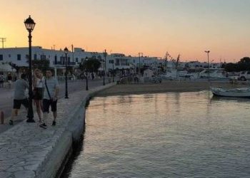Αντίπαρος: Μια ήρεμη κοσμοπολίτικη δύναμη στην καρδιά του Αιγαίου