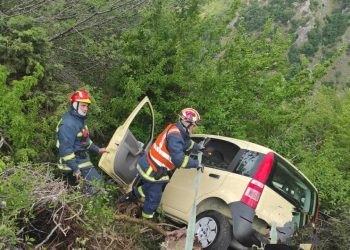 Νεκρός 51χρονος στο Γαρδίκι-Ένιωσε αδιαθεσία ενώ οδηγούσε-Το αυτοκίνητο με τα παιδιά και τη σύζυγο έπεσε στο κενό (φωτό)