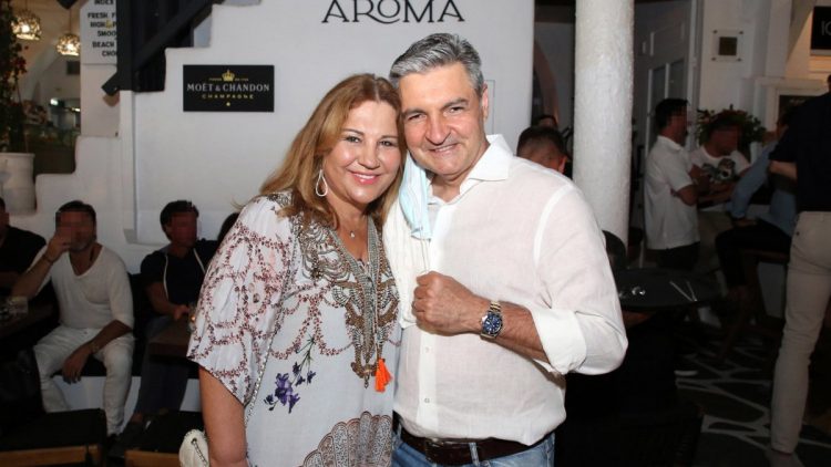 Κηδεία Γιάννη Κοντούλη: Κατέρρευσε η Δέσποινα Μοιραράκη – Ο σπαρακτικός επικήδειος