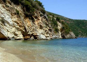 Η παραλία της Πάργας με το μοναδικό γλυκό νερό