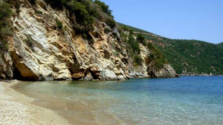 Η παραλία της Πάργας με το μοναδικό γλυκό νερό
