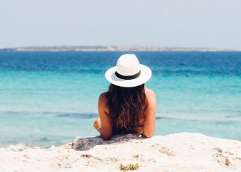 Κοινωνικός Τουρισμός: Ποιοι δικαιούνται δύο voucher και ποιοι κινδυνεύουν να αποκλειστούν