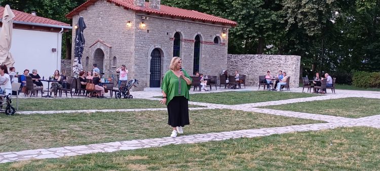 Η Λένα Μαντά παρουσίασε στα Τρίκαλα το νέο της βιβλίο “Η σφραγίδα”