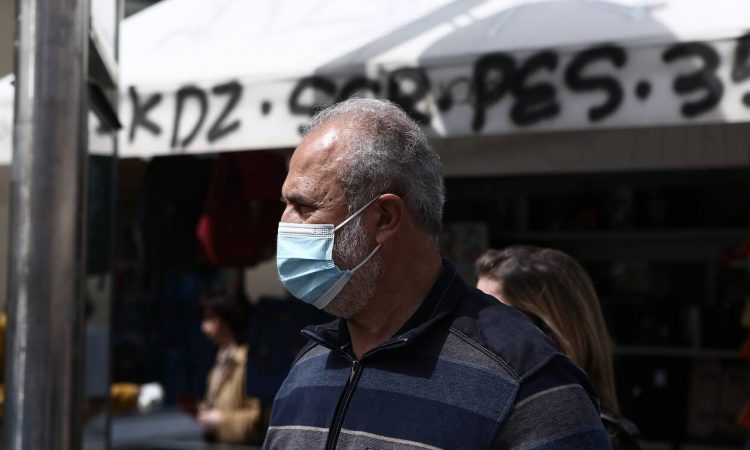 Μάσκες: Υποχρεωτικές σε ταξί, εσωτερικό πλοίων και φαρμακεία – Δεκτή η εισήγηση από την κυβέρνηση