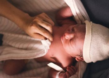 Γυναίκα γέννησε σε σούπερ μάρκετ με τη βοήθεια των υπαλλήλων