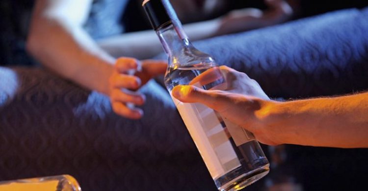 Λάρισα: Δύο μεθυσμένοι ανήλικοι μεταφέρθηκαν στο Πανεπιστημιακό Νοσοκομείο