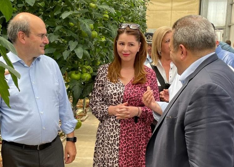 Κ. Παπακώστα| Περιοδεία στην Ξάνθη με τον Υπουργό κ. Κωστή Χατζηδάκη, με φόντο τις παραγωγικές μονάδες της περιοχής.