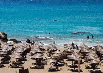 Ελλάδα η δημοφιλέστερη χώρα στην Ευρώπη για τις παραλίες της: Ξεχωρίζουν Κρήτη, Νάξος, Μύκονος