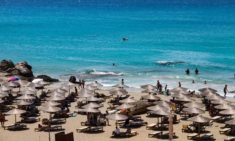 Ελλάδα η δημοφιλέστερη χώρα στην Ευρώπη για τις παραλίες της: Ξεχωρίζουν Κρήτη, Νάξος, Μύκονος