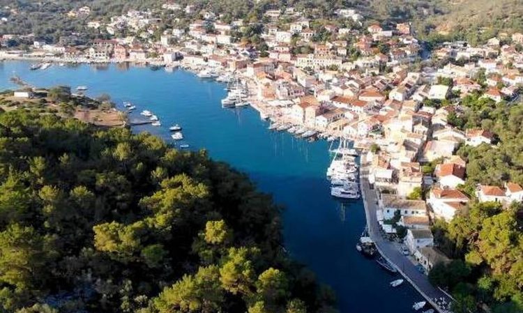 Παξοί: Και όμως… το γραφικότερο φιόρδ της Ευρώπης βρίσκεται σε νησί της Ελλάδας