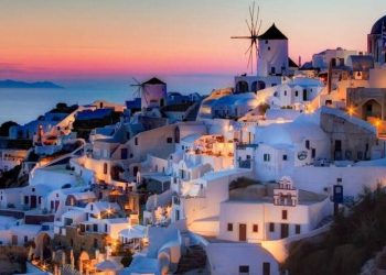 Σαντορίνη: Ζήτησαν από τουρίστες 5.000 ευρώ για βλάβη σε ενοικιαζόμενο αυτοκίνητο