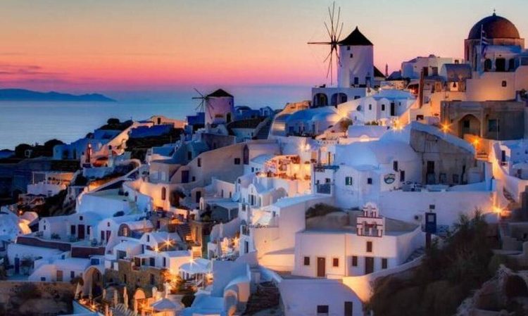 Σαντορίνη: Ζήτησαν από τουρίστες 5.000 ευρώ για βλάβη σε ενοικιαζόμενο αυτοκίνητο