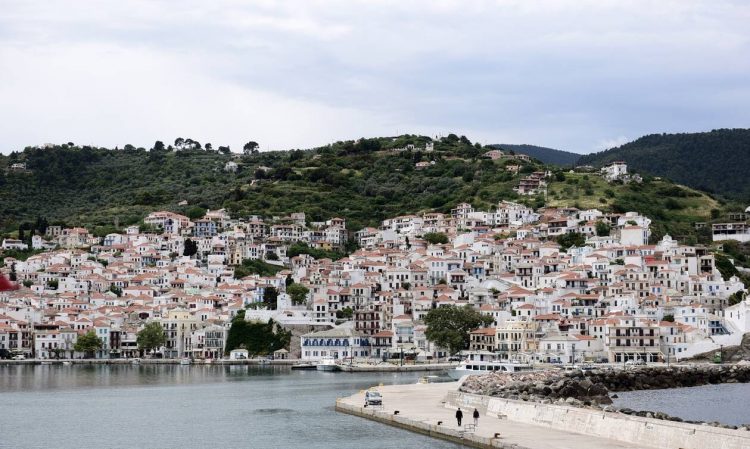 Σκόπελος: Νέα βίντεο προβάλλουν το νησί παρουσιάζοντας ταξιδιωτικές εμπειρίες