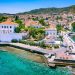 Σπέτσες: Ταξίδι στο χρόνο και βουτιές στις όμορφες παραλίες του Αργοσαρωνικού