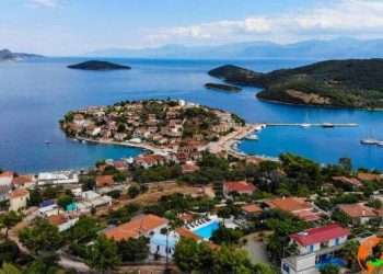 Τριζόνια: Το υπέροχο νησί του Κορινθιακού που ήθελε ο Ωνάσης και απέχει ελάχιστα από τη Φωκίδα