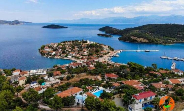 Τριζόνια: Το υπέροχο νησί του Κορινθιακού που ήθελε ο Ωνάσης και απέχει ελάχιστα από τη Φωκίδα