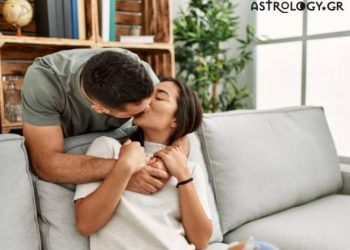 Τα 3 ζώδια που θα σε έχουν μέσα στα χάδια και τα φιλιά