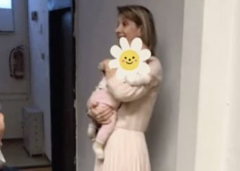 ΑΠΘ: Λέκτορας έκανε baby sitting στο μωρό φοιτήτριας εν ώρα μαθήματος (ΦΩΤΟ)