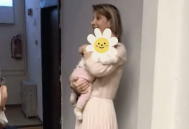 ΑΠΘ: Λέκτορας έκανε baby sitting στο μωρό φοιτήτριας εν ώρα μαθήματος (ΦΩΤΟ)
