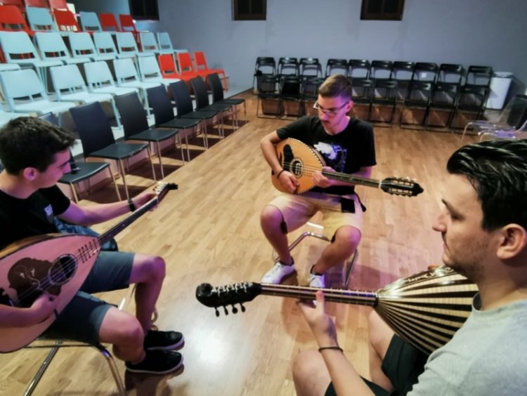 SMuC: Το Μουσείο Τσιτσάνη αγκαλιάζει και προωθεί την παραδοσιακή μουσική