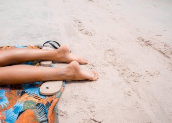 5 tips για να μην ιδρώνουν τα πόδια σου το καλοκαίρι