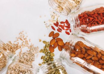 Αυτά τα healthy σνακ δεν πρέπει να λείπουν από την τσάντα θαλάσσης σου