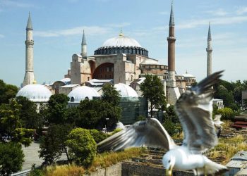 Τουρκία: Νέος βανδαλισμός στην Αγία Σοφία – Χάθηκε έμβλημα από την αυτοκρατορική πύλη της