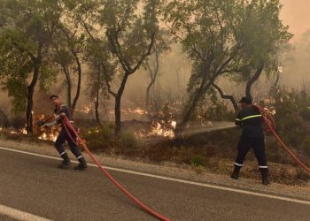 Μαρόκο: Πυροσβεστικές και στρατιωτικές ενισχύσεις για να ελεγχθούν οι δασικές πυρκαγιές