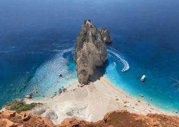 Μυζήθρες: Η ελληνική παραλία με το παράξενο όνομα και γιατί τη λένε έτσι