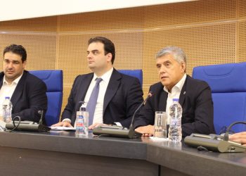 O Aγοραστός στη σύσκεψη για την παρουσίαση του προγράμματος «Έξυπνες Πόλεις»