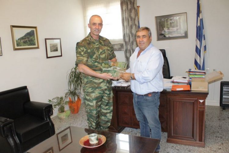 Στον Δήμαρχο Πύλης ο διοικητής της ΣΜΥ