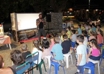 Παράσταση καραγκιόζη στον Άγιο Βησσαρίωνα