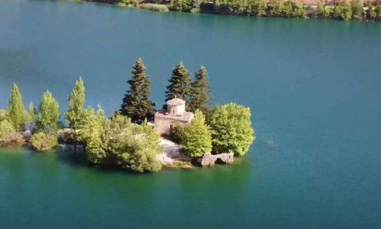 Λίμνη Δόξα: Όταν το καλοκαίρι πηγαίνει βουνό (video)