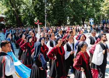 Μεγαλοπρεπές το Iστορικό 36ο Πανελλήνιο Αντάμωμα Βλάχων στη Νάουσα αφιερωμένο στη 200η επέτειο από το Ολοκαύτωμα της πόλης