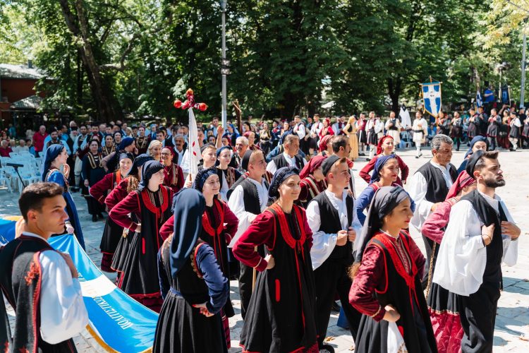 Μεγαλοπρεπές το Iστορικό 36ο Πανελλήνιο Αντάμωμα Βλάχων στη Νάουσα αφιερωμένο στη 200η επέτειο από το Ολοκαύτωμα της πόλης
