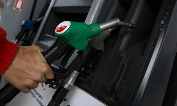 Fuel Pass 2 – vouchers.gov.gr: Σήμερα η αίτηση για το επίδομα βενζίνης – Η σειρά για τα ΑΦΜ
