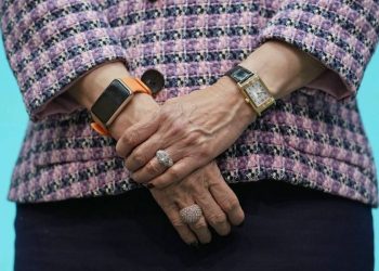 Χονγκ Κονγκ: Ετοιμάζεται το «Big Brother» του κορονοϊού – Θα παρακολουθούνται με βραχιολάκια