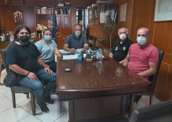 Επίσκεψη του  Δ.Σ του Πολιτιστικού και Μορφωτικού Συλλόγου Παλαιοκαρυάς «η Γκρόπα» στον Χρήστο Μιχαλάκη