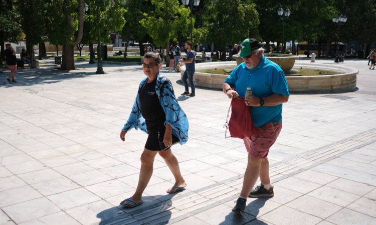 Καιρός: Βοριάδες μέχρι την Τετάρτη – Πότε έρχεται ο καύσωνας που θα φέρει μέχρι και 42αρια