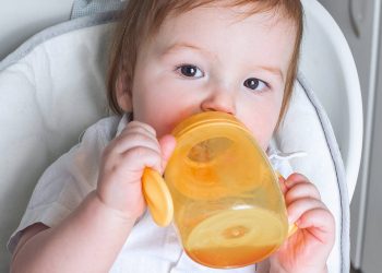 Χυμοί φρούτων: Πότε εισάγονται στη διατροφή του μωρού